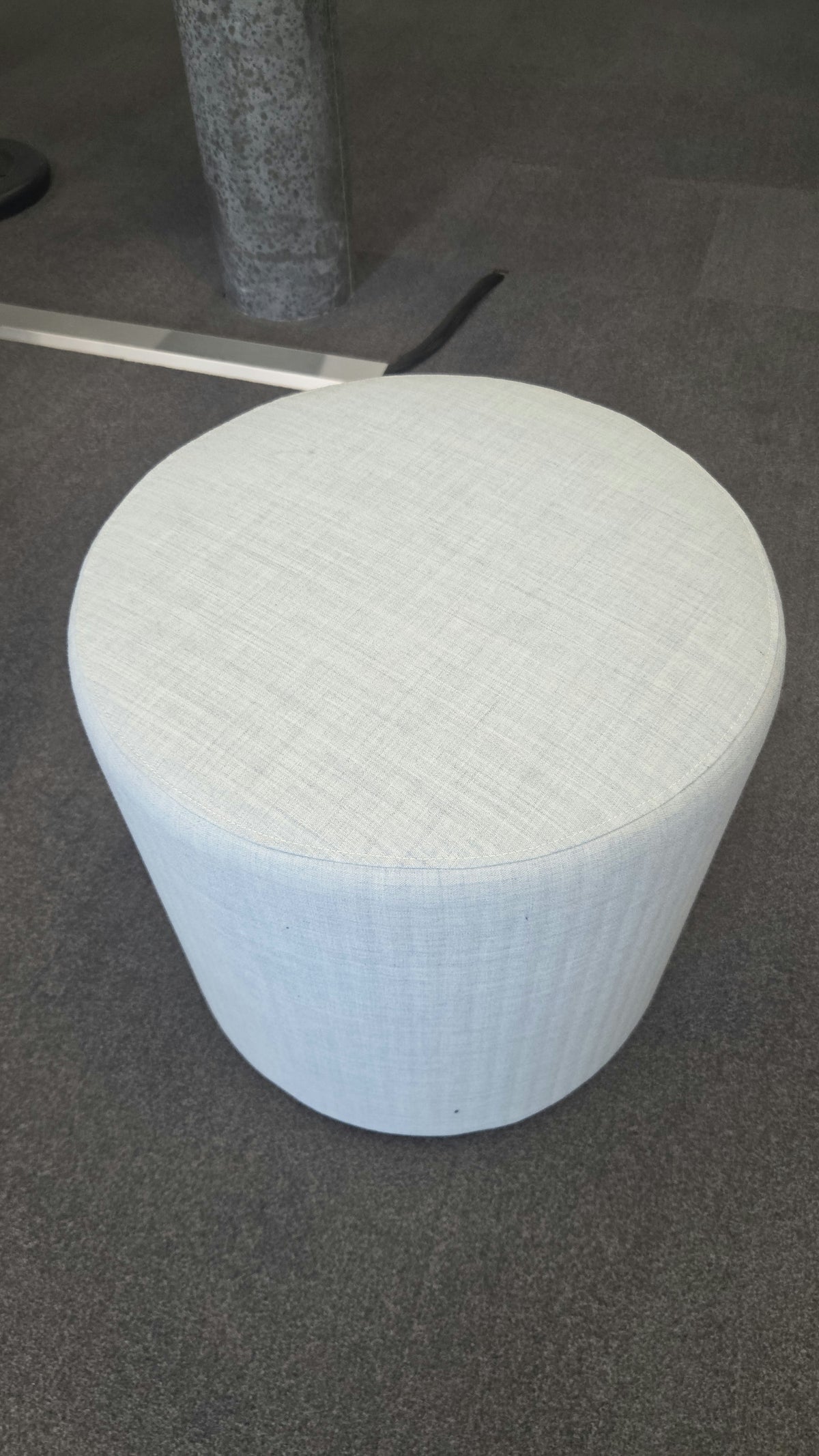 BuzziSpace BuzziSpot Akustik-Pouf, Kvadrat Remix Blau, Ø 47 cm