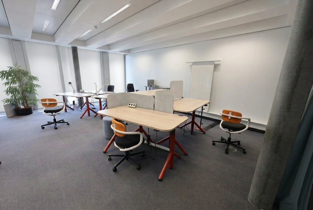 Bundle: Steelcase Flex Tisch + Neos Bürostuhl