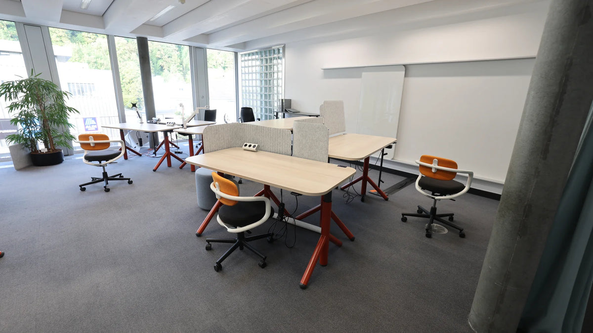 Steelcase Flex Tisch mobil auf Rollen, Eiche, Gestell Orange, 160 × 80 cm