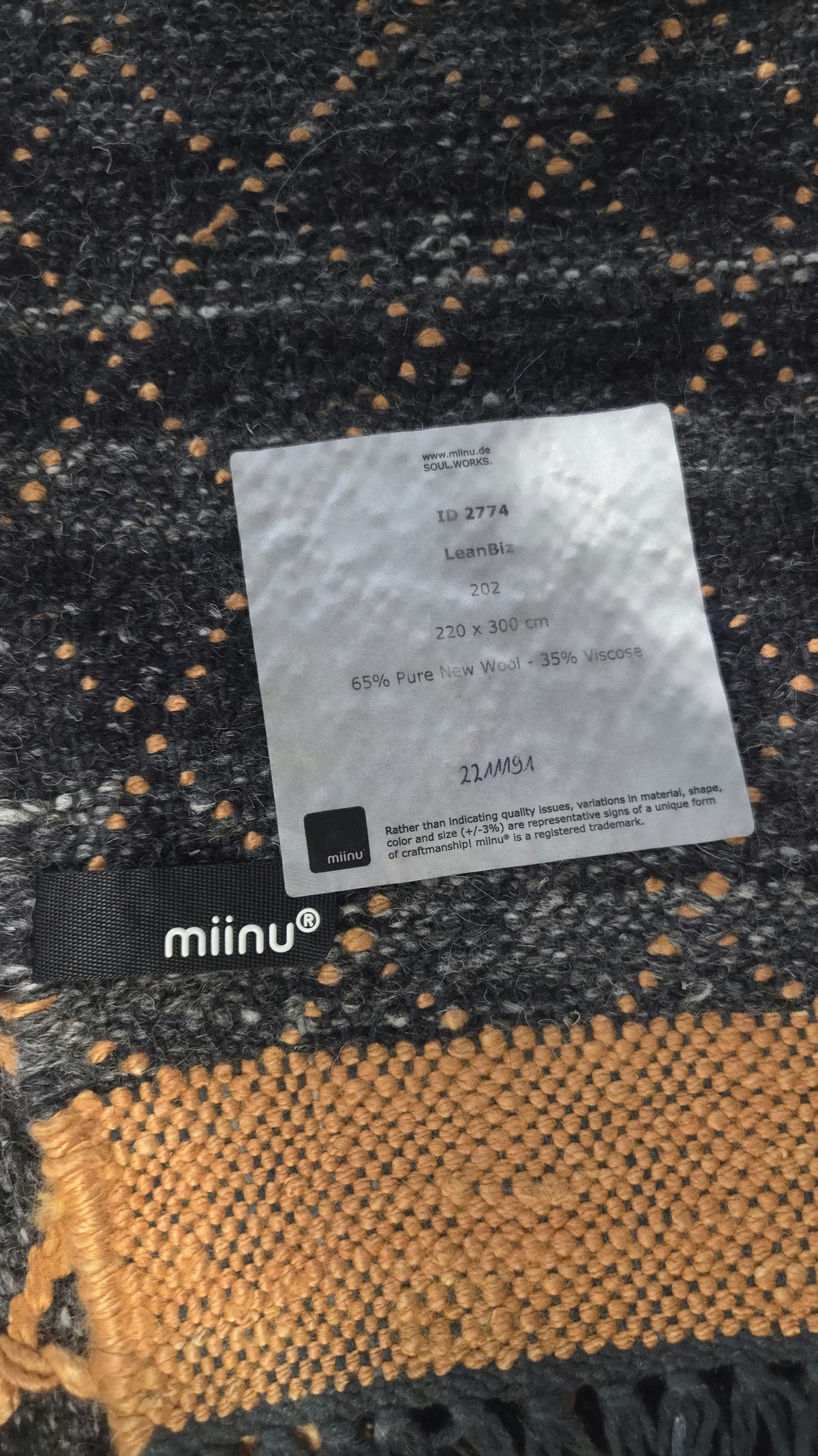 Miinu Designer-Teppich, Muster Schwarz/Orange, 300 × 220 cm – Zustand: Leichte Gebrauchsspuren