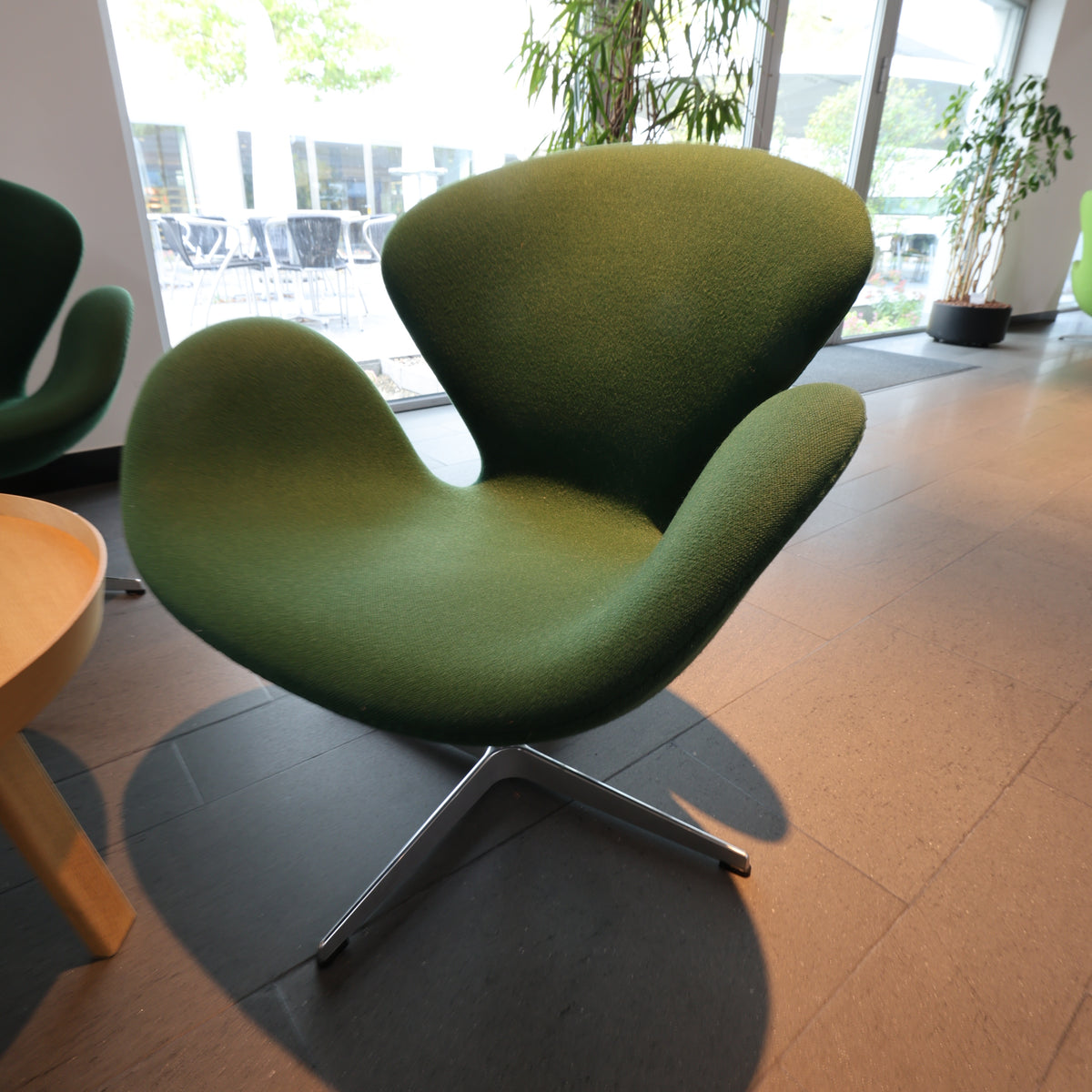 Fritz Hansen Swan Chair Sessel (Arne Jacobsen), Stoff Dunkelgrün