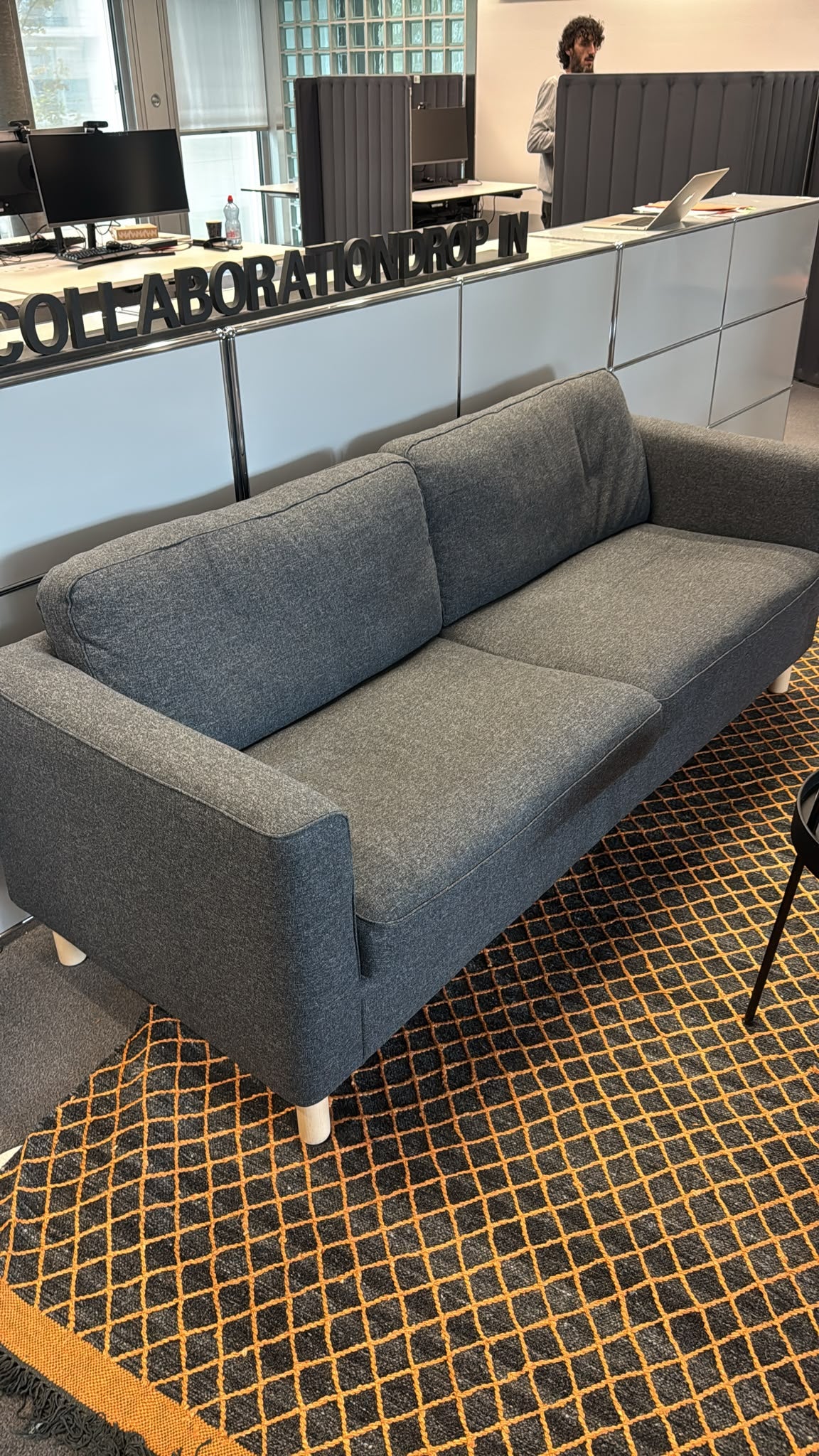 IKEA Pärup 2er-Sofa, Stoff Grau, Gestell Eiche, 166 cm