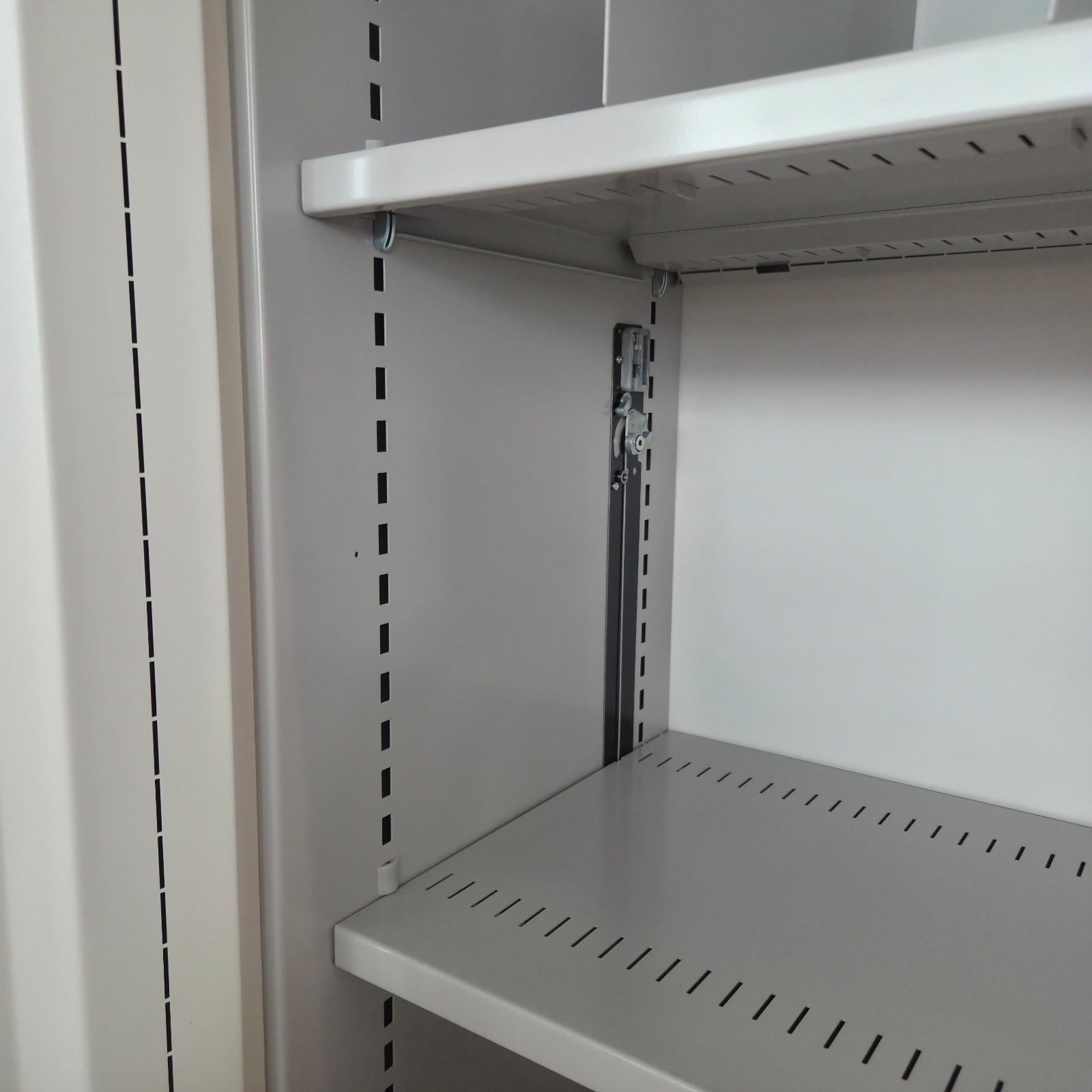 Lista Office LO 4OH Schiebetür/Aktenschrank Metall