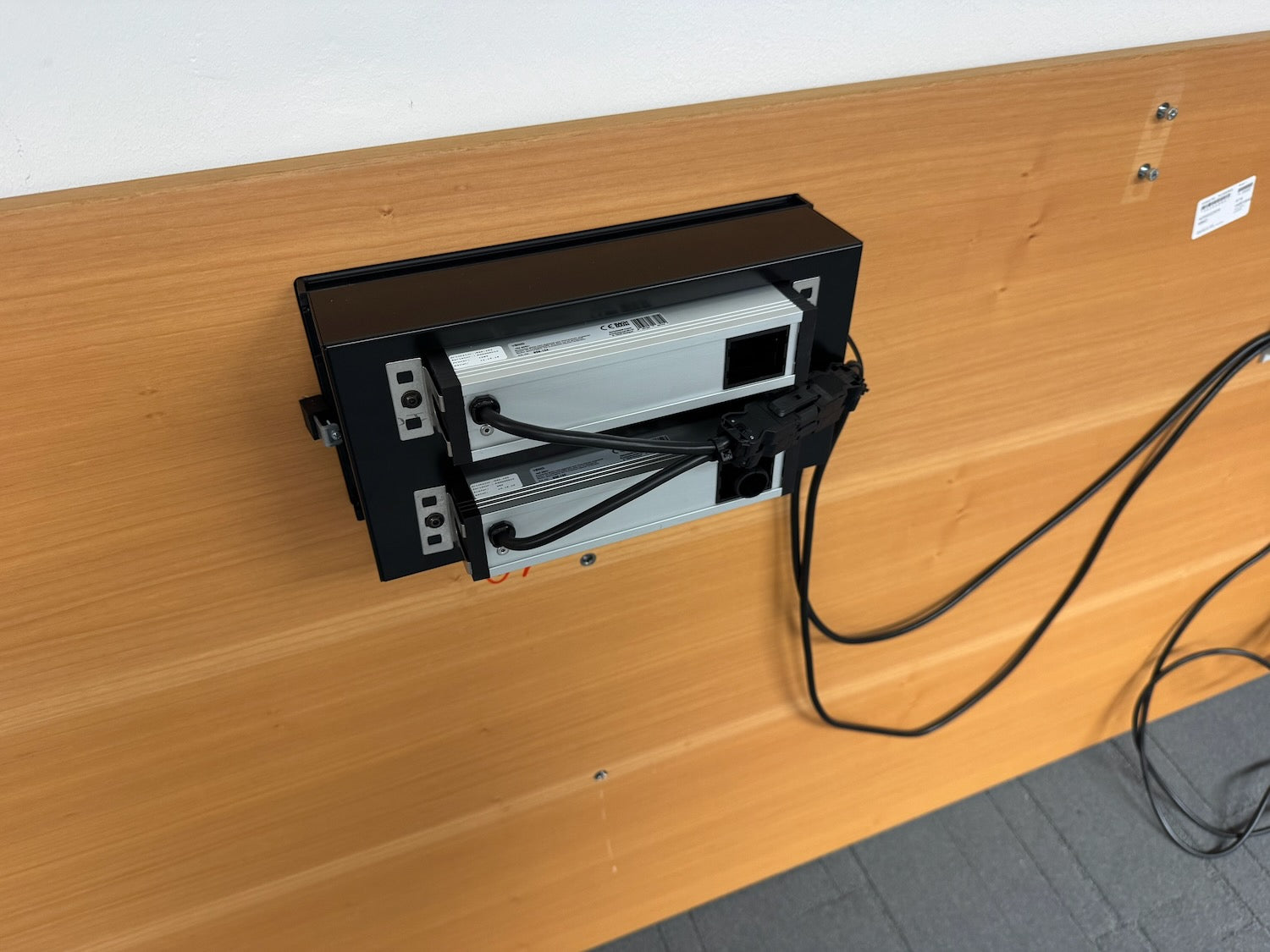 Bachmann VENID Sitzungszimmer Tischsteckdoseneinsatz