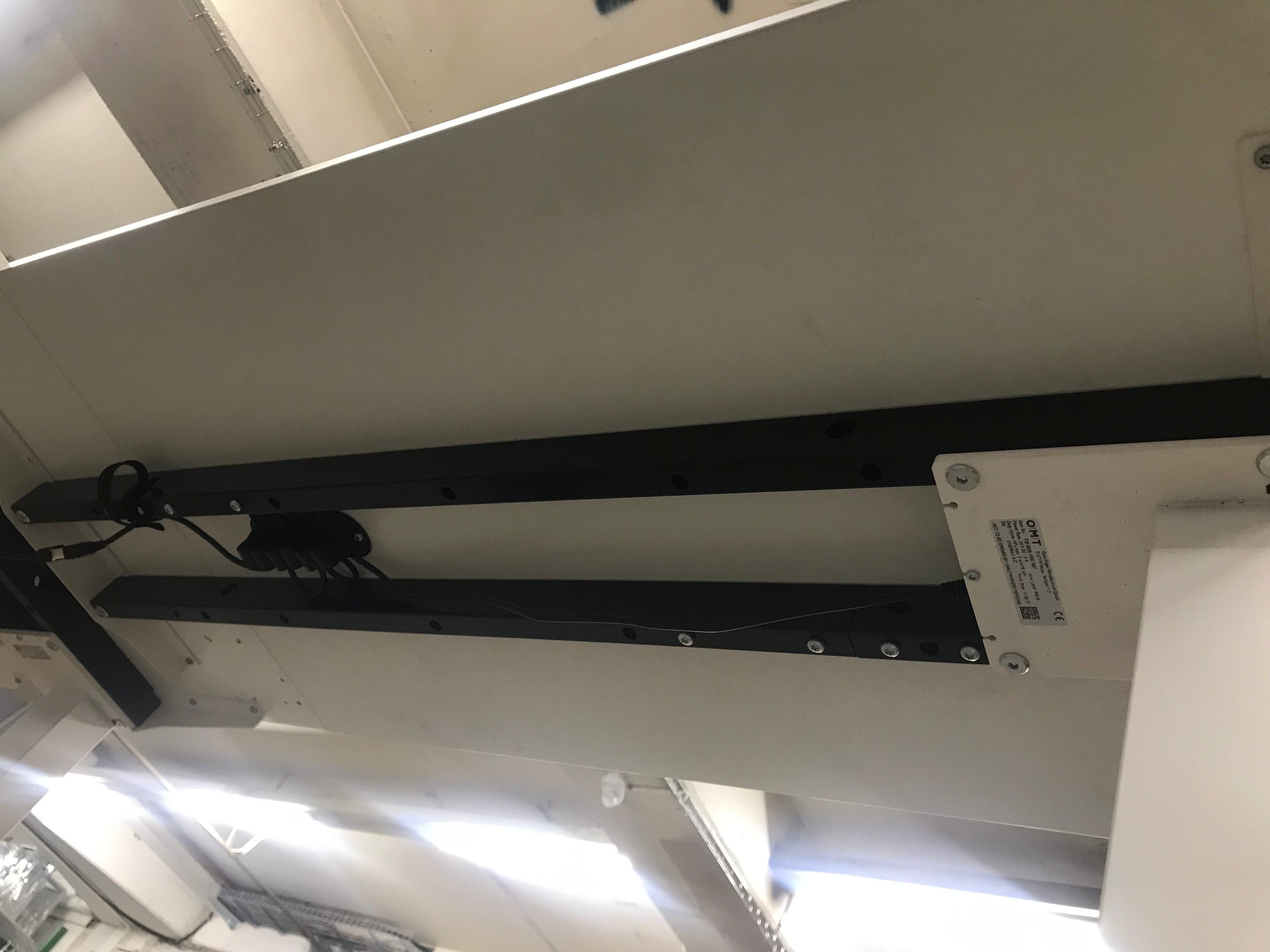 Elektrisch höhenverstellbarer Ecktisch