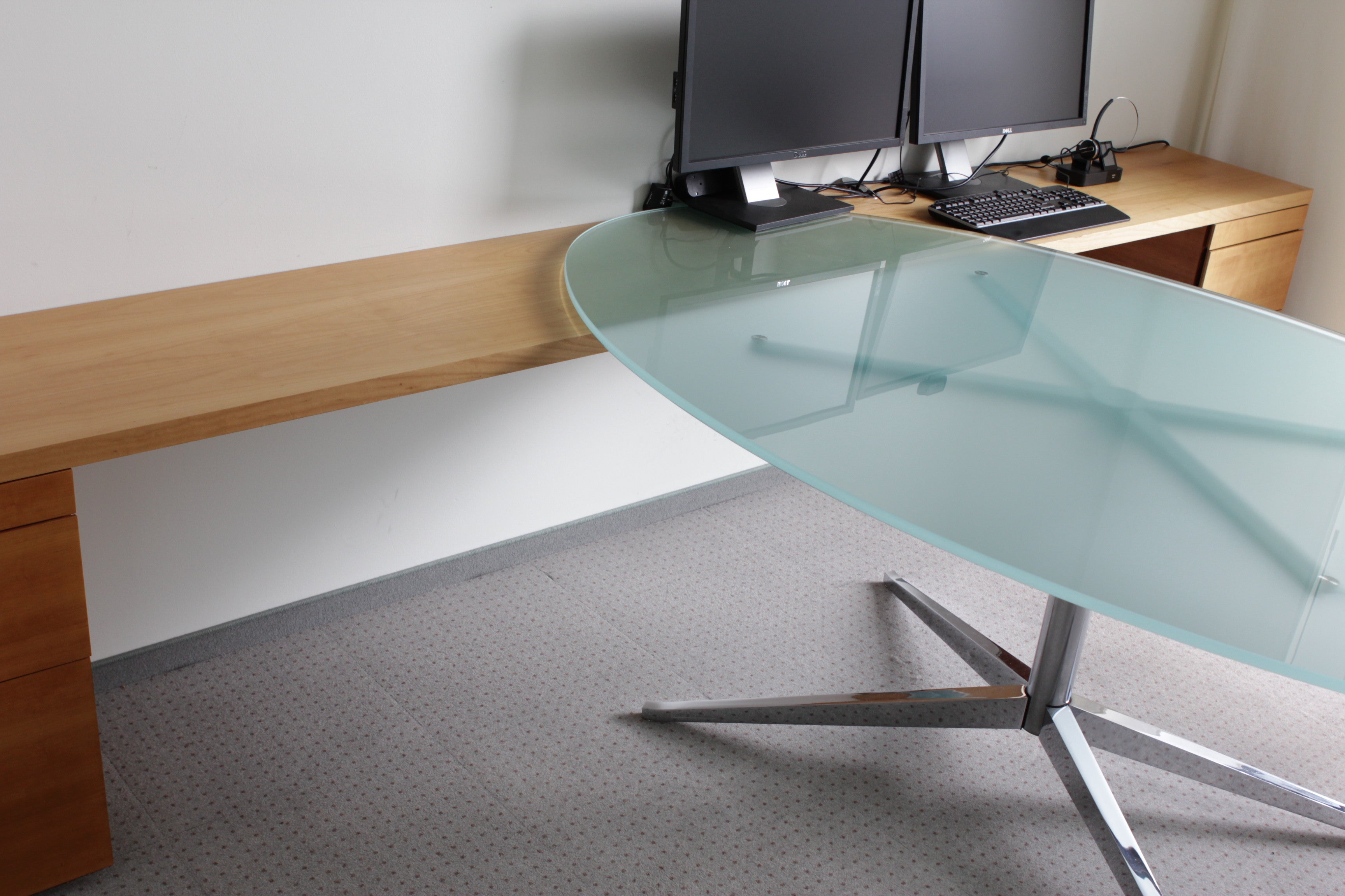 KNOLL INTERNATIONAL FLORENCE TABLE DESK - OVAL 195cm B0740