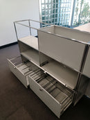 USM Haller Regal 2x3, Lichtgrau, 2 Ausziehtüren – offen