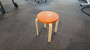 Artek Aalto Hocker E60, Birke/Orange – leicht gebraucht