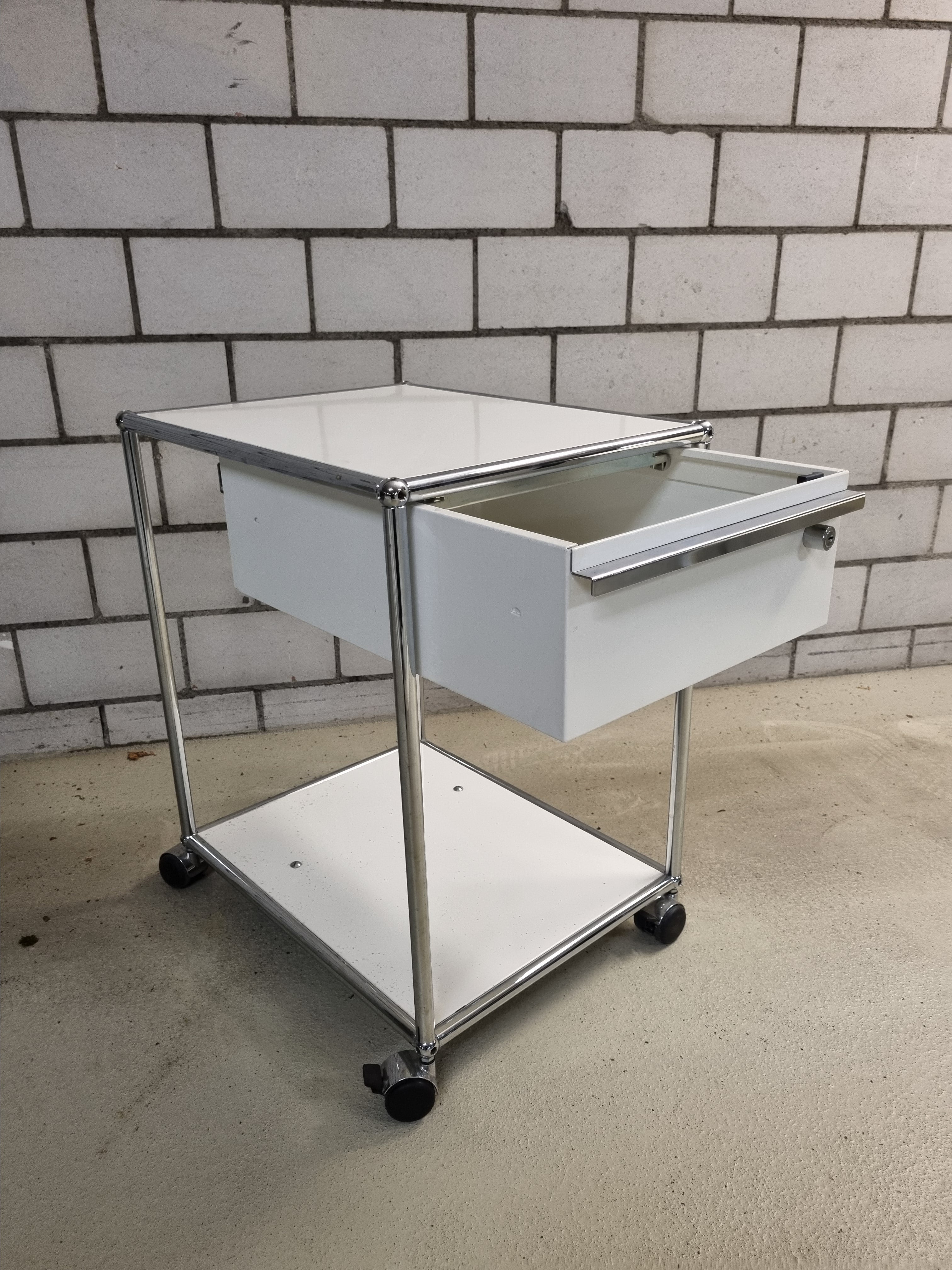 USM Haller Nachttisch Beistelltisch B0021
