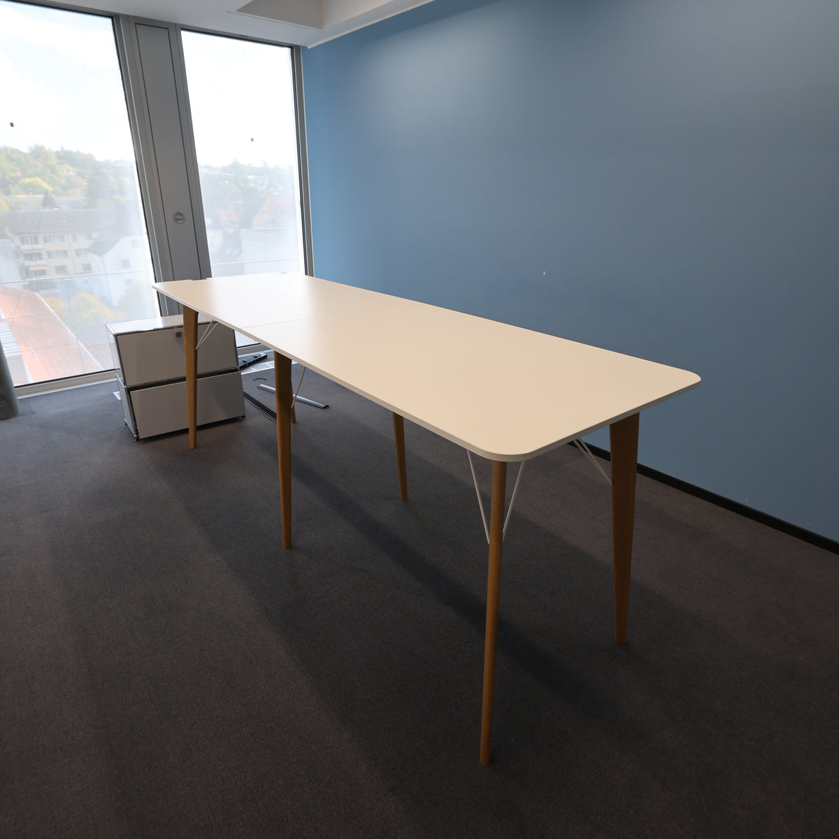 Bene Timba Stehtisch, Weiss, Beine Eiche, 280 × 90 cm