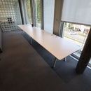 Vitra Joyn Bench 6 Plätze, 480 × 100 cm – leicht gebraucht
