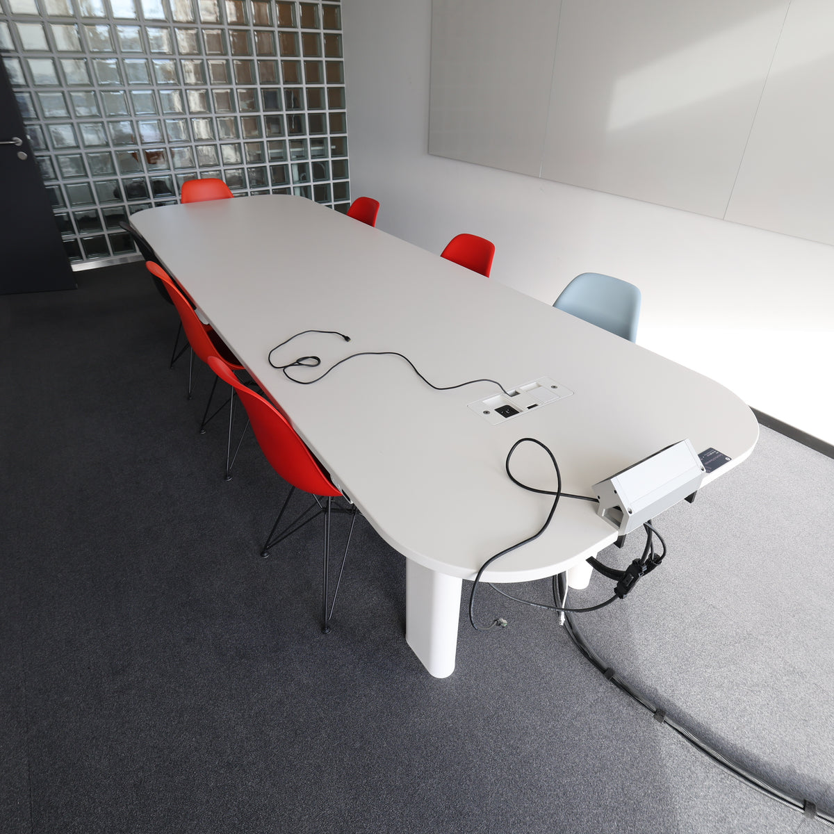 Bachmann Konferenztisch elektrisch höhenverstellbar, Weiss, 310×100 cm