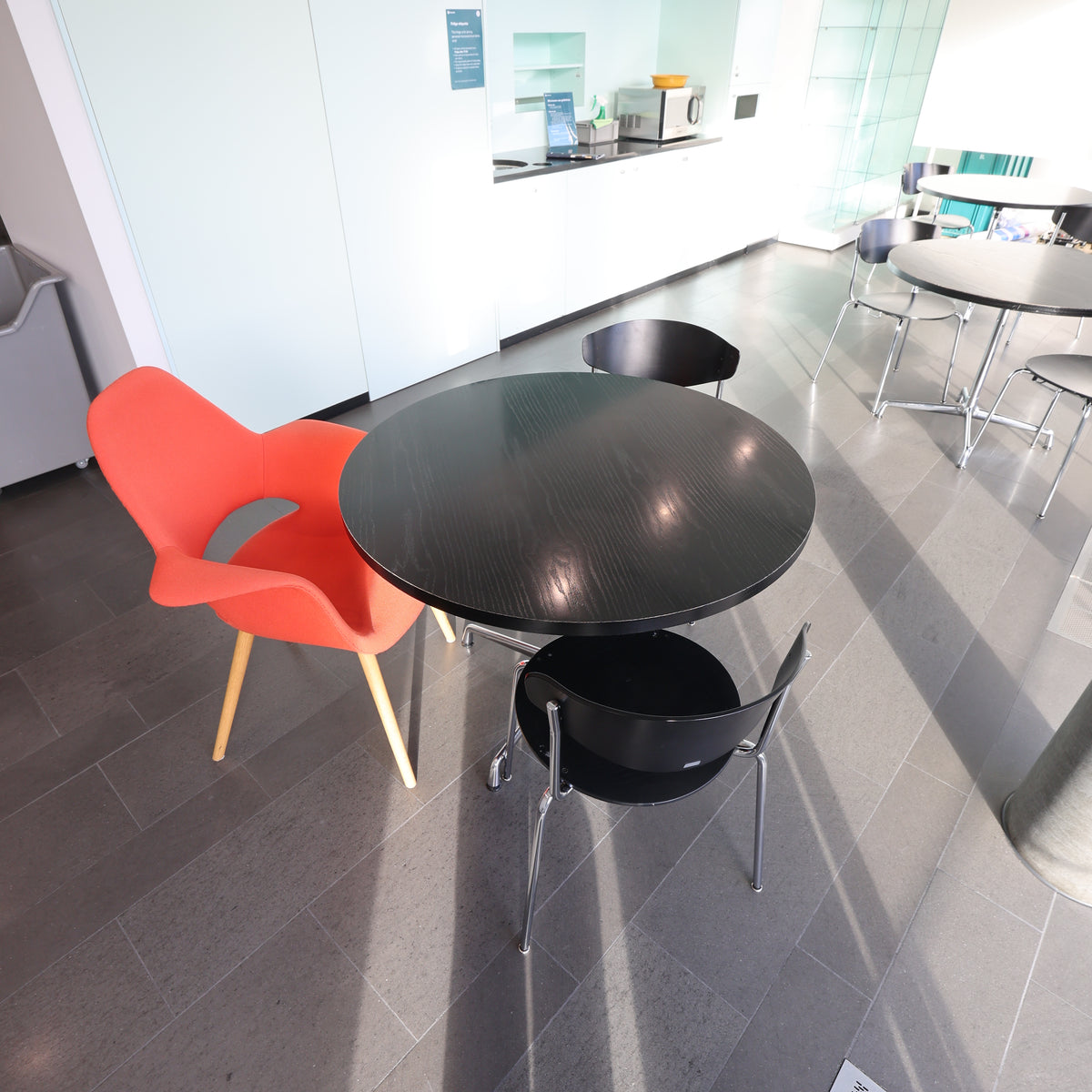 Vitra Eames Contract Table rund, grosse Platte