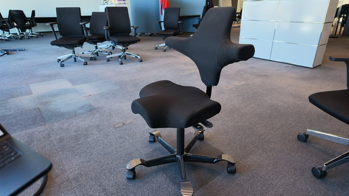 HÅG Capisco Bürostuhl mit Sattelsitz, Stoff Schwarz