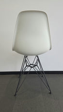 Vitra Eames Plastic Side Chair DSR, Eisgrau mit Sitzpolster Graublau
