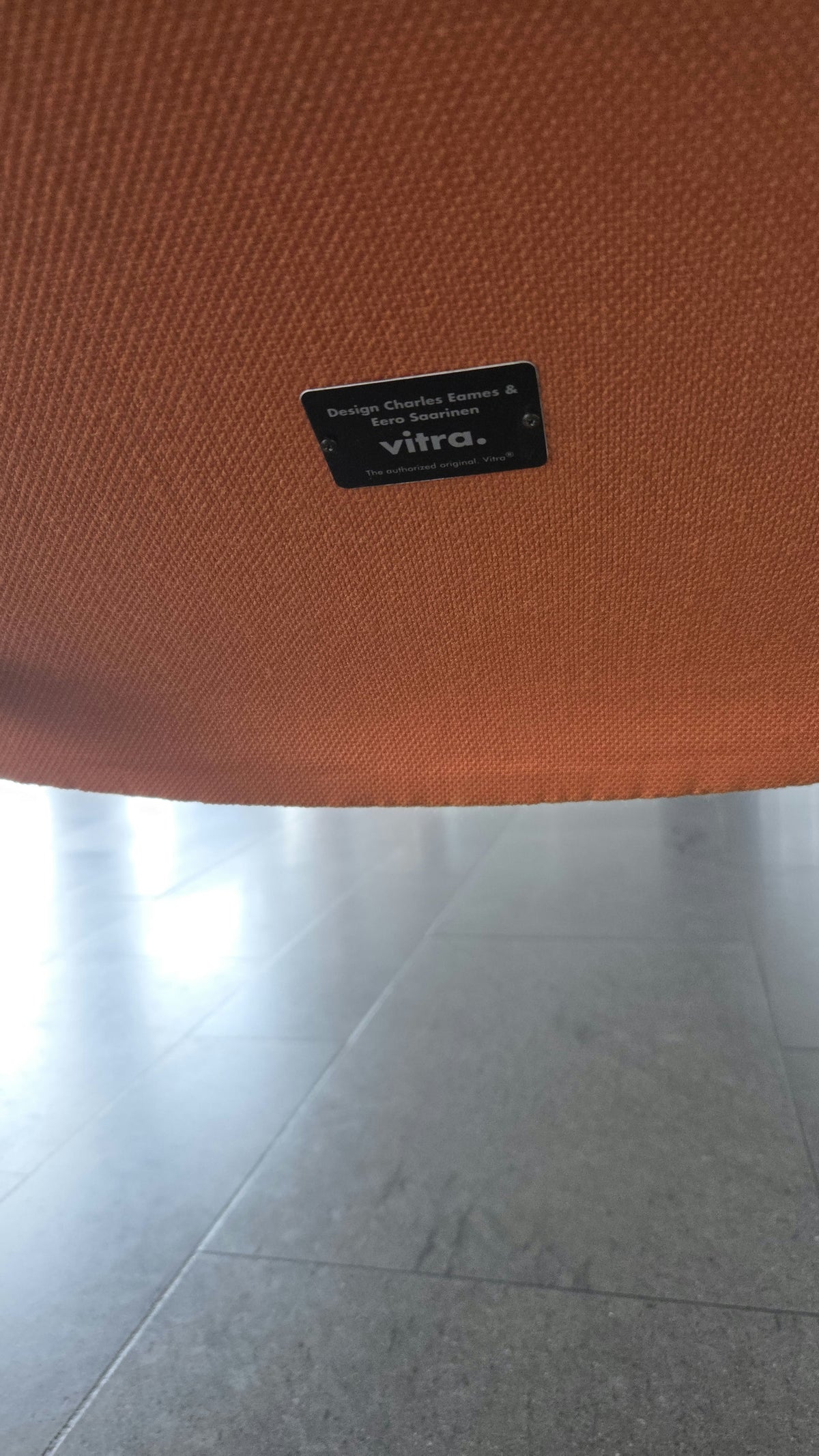 Fritz Hansen Swan Chair Sessel (Arne Jacobsen), Stoff Dunkelorange