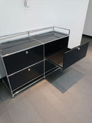 USM Haller 2x2 Tiefe 50, Graphitschwarz, 4 Ausziehtüren, 2 Ausziehtablare, Sonderaufbau – offen