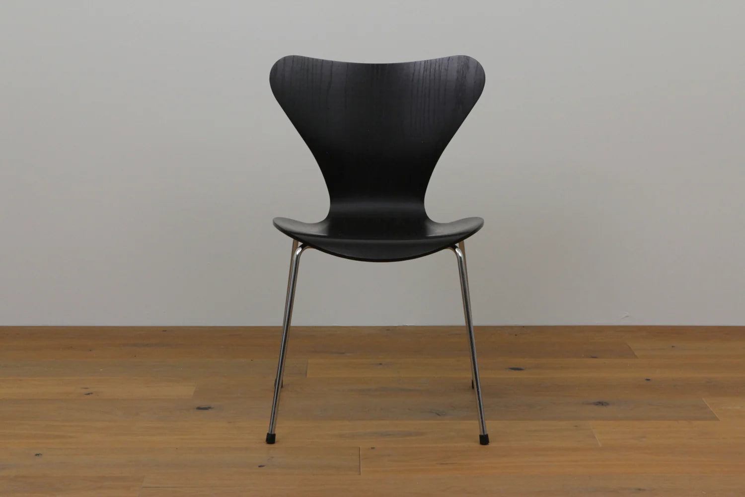 Arne Jacobsen Serie 7 schwarz