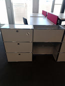 USM Haller Regal 2x3, Lichtgrau, 2 Klapptüren, 1 Ausziehtüre – geschlossen