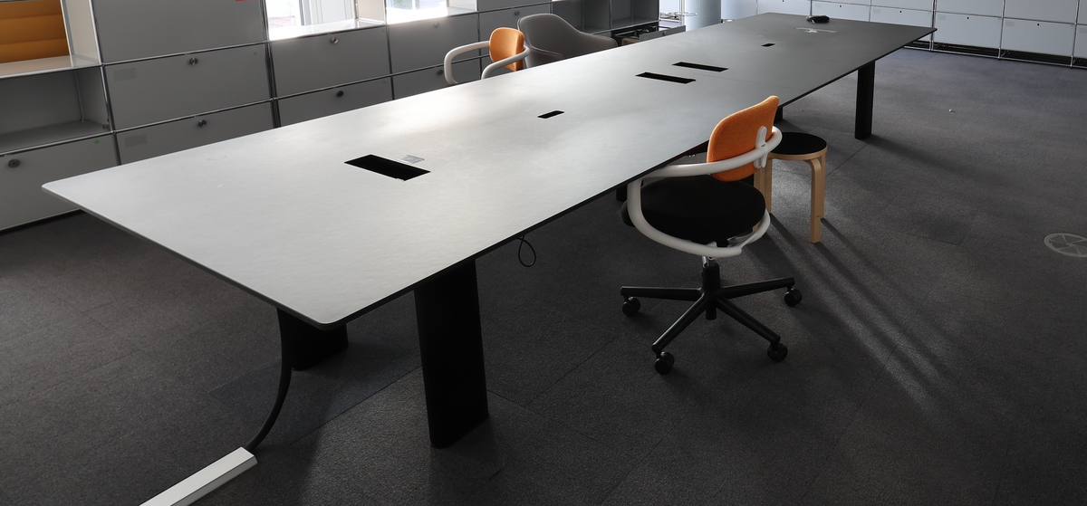 Vitra Pier Co-Working-Tisch, 440 × 140 – leicht gebraucht