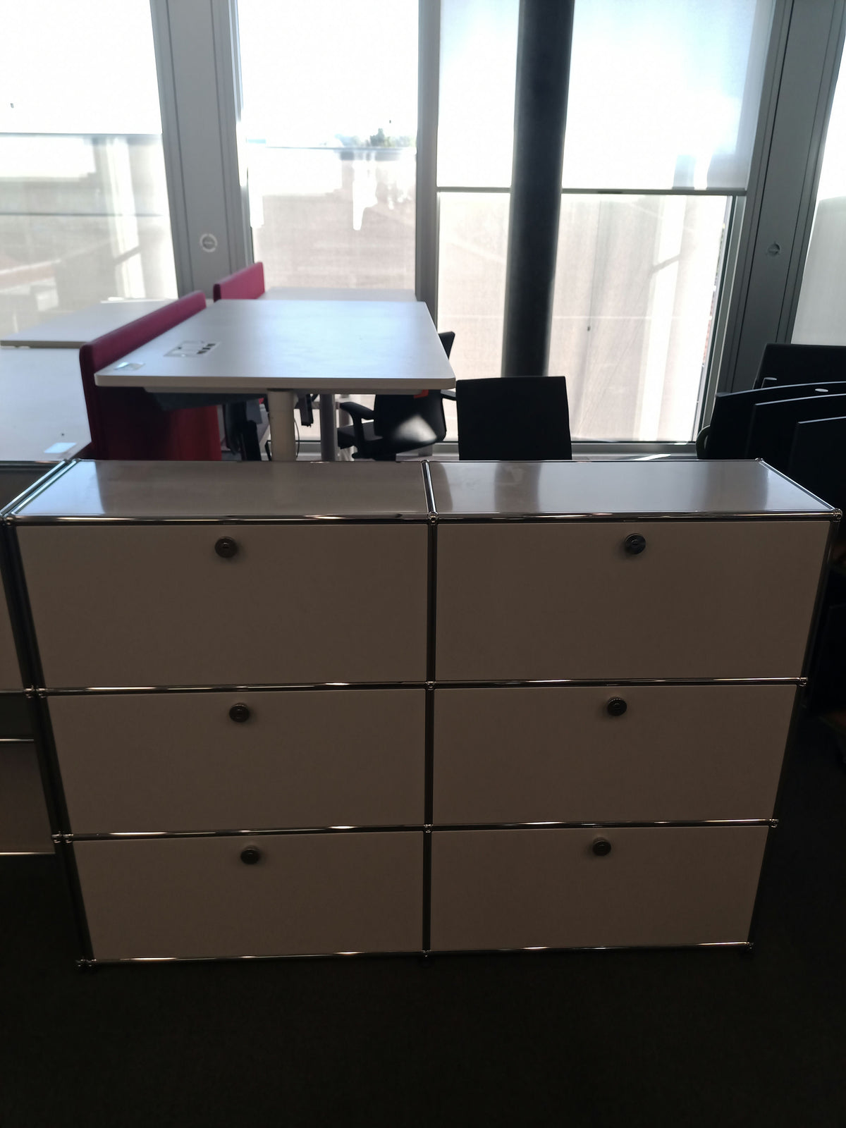 USM Haller Regal 2x3, Lichtgrau, 4 Klapptüren, 2 Ausziehtüren