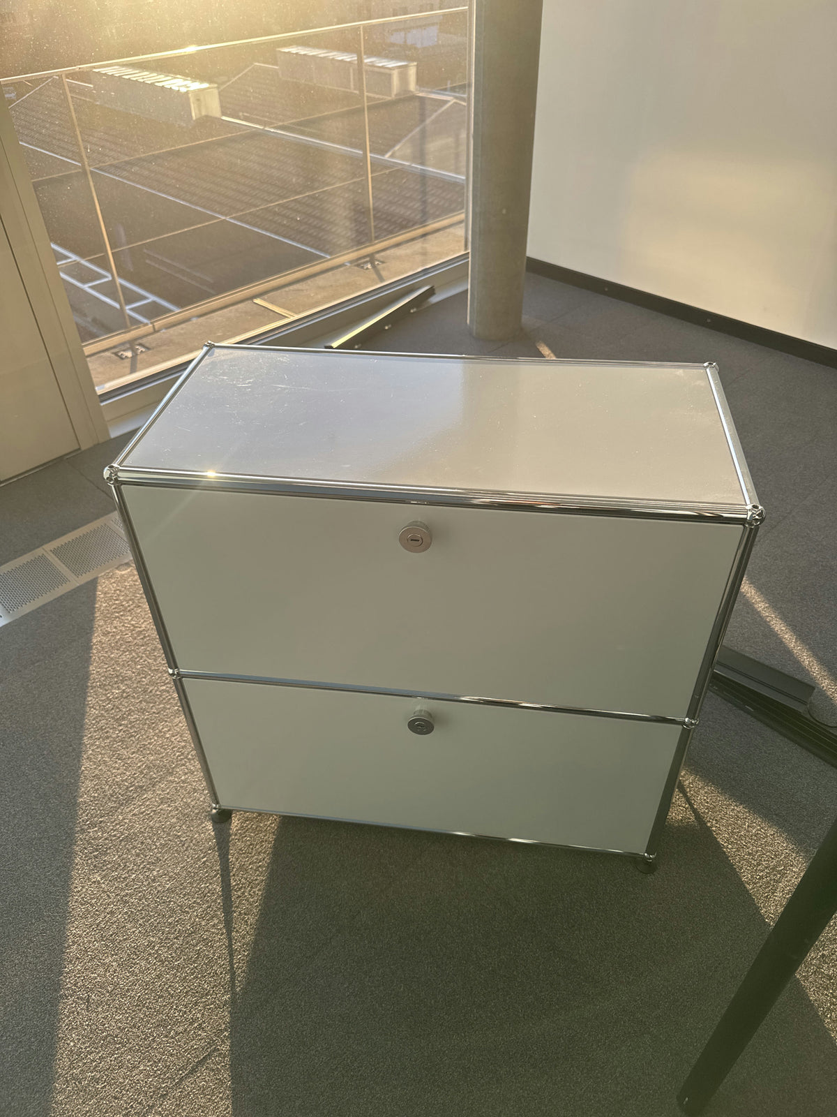 USM Haller Regal 1x2, Reinweiss, 3 Ausziehtüren, 2 Ausziehtablare