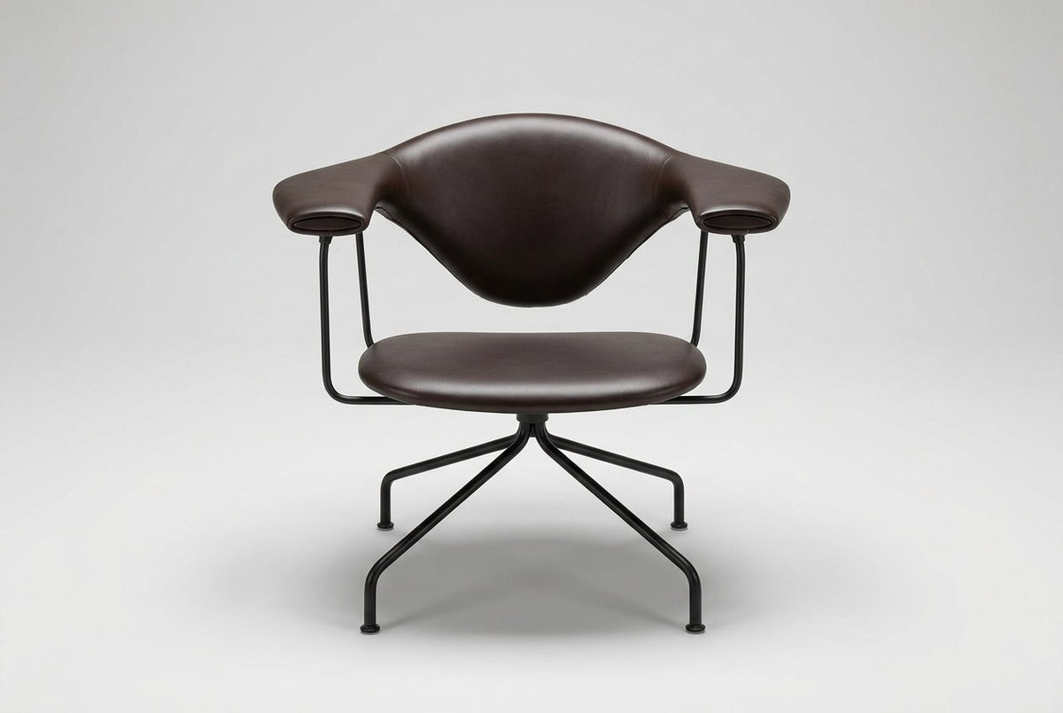 Gubi Masculo Meeting Chair mit Armlehnen, Leder Schwarz