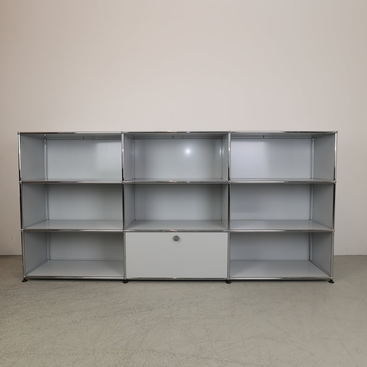 USM Haller Sideboard Lichtgrau 3x3, 50cm tief #1587 – Büroauflösung.ch