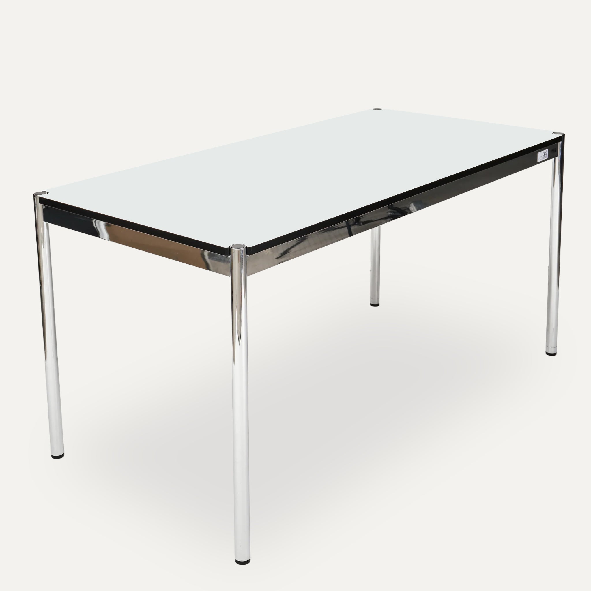 USM Haller Tisch Kunstharz pastellgrau