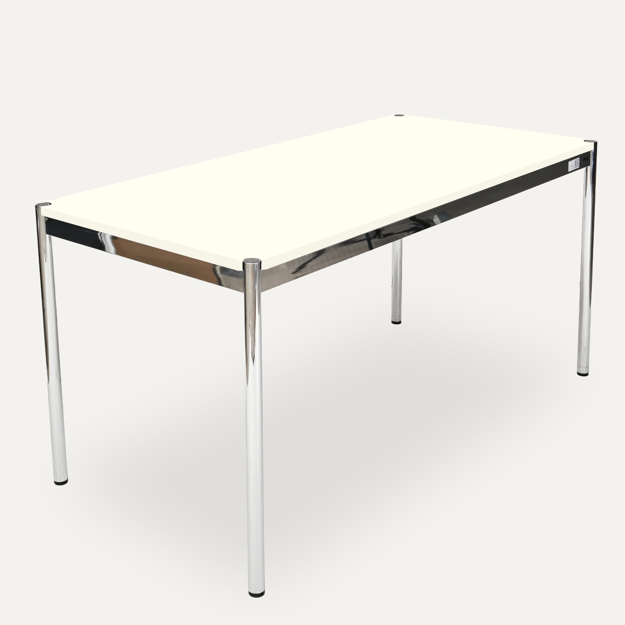 USM Haller Tisch höhenverstellbar mit Kubel MDF Reinweiss