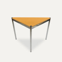 USM Haller Tisch dreieckig Buche furniert, lackiert, natur
