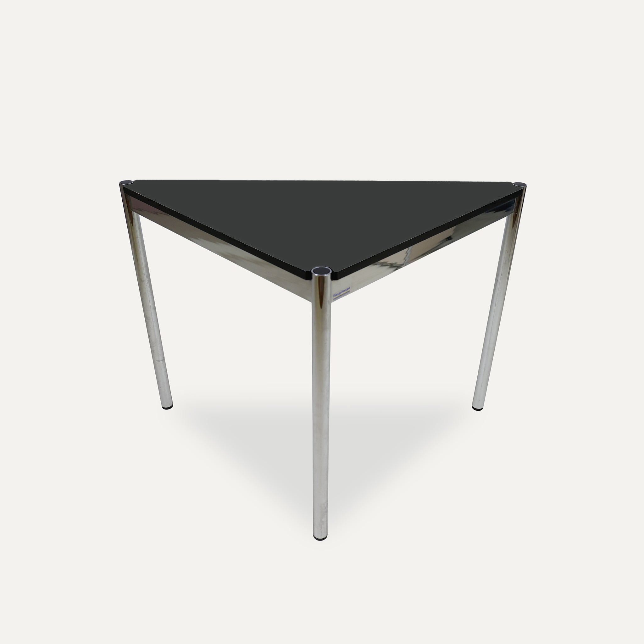 USM Haller Tisch dreieckig Fenix Nero Ingo