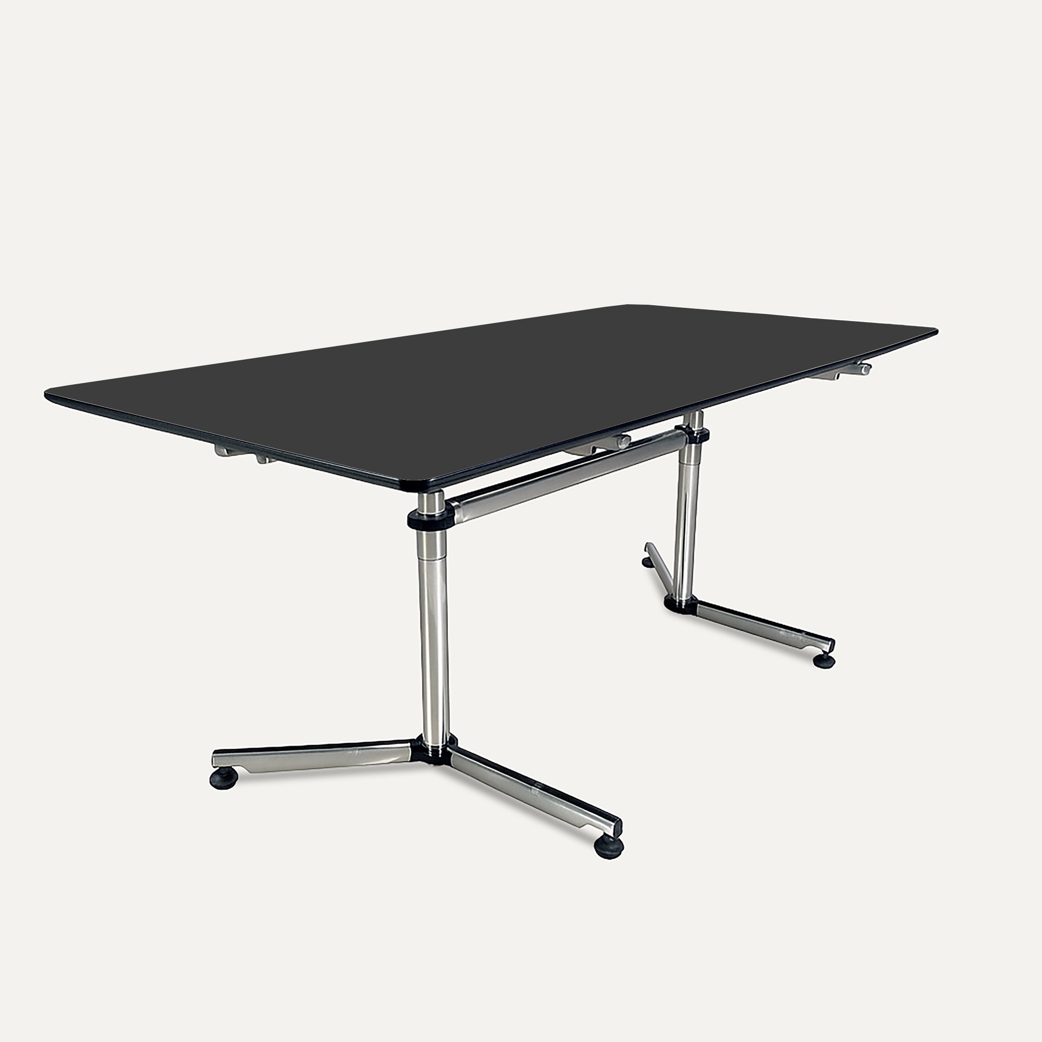 USM Kitos E2 elektrisch höhenverstellbar Fenix Nero Ingo