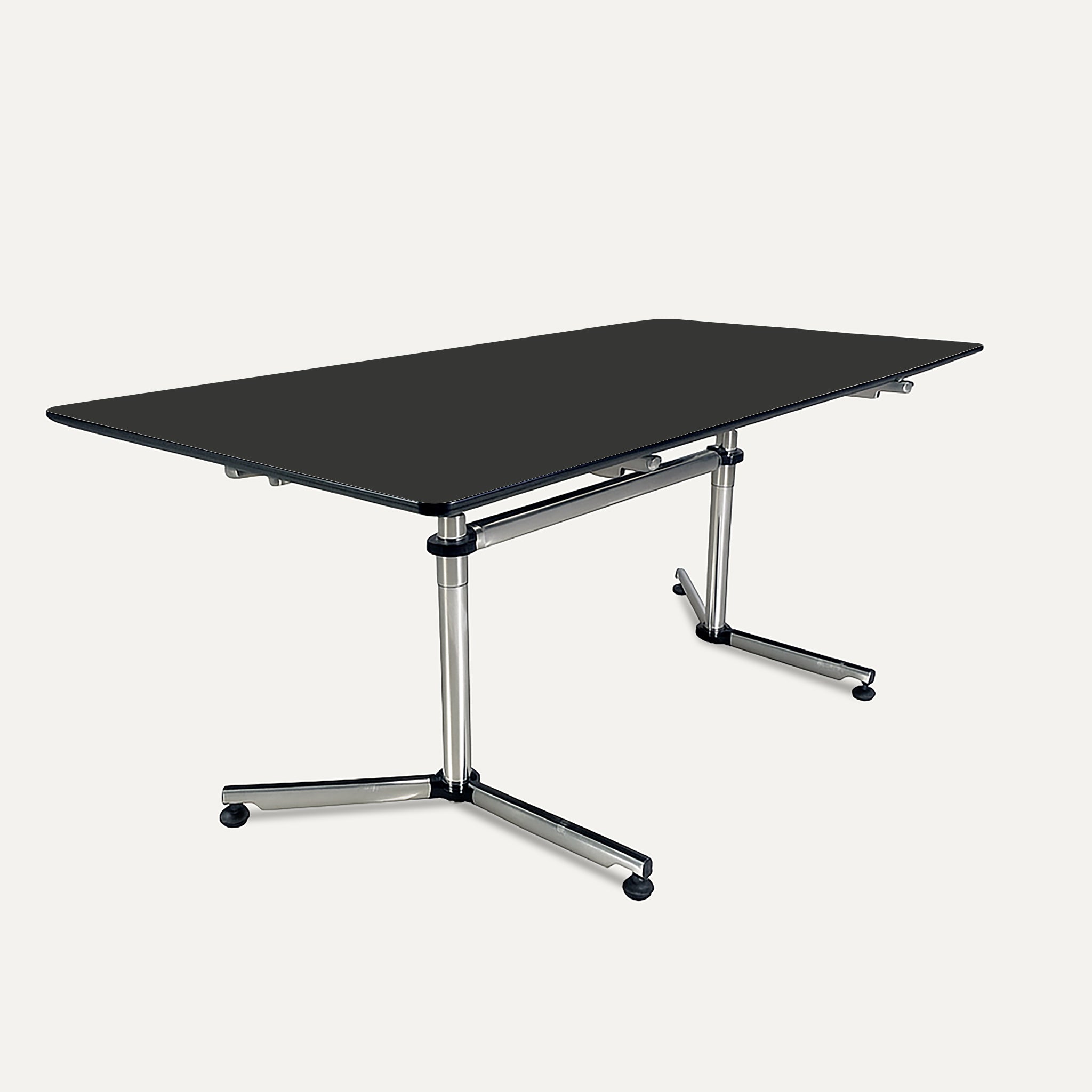 USM Kitos E2 elektrisch höhenverstellbar Linoleum, Nero