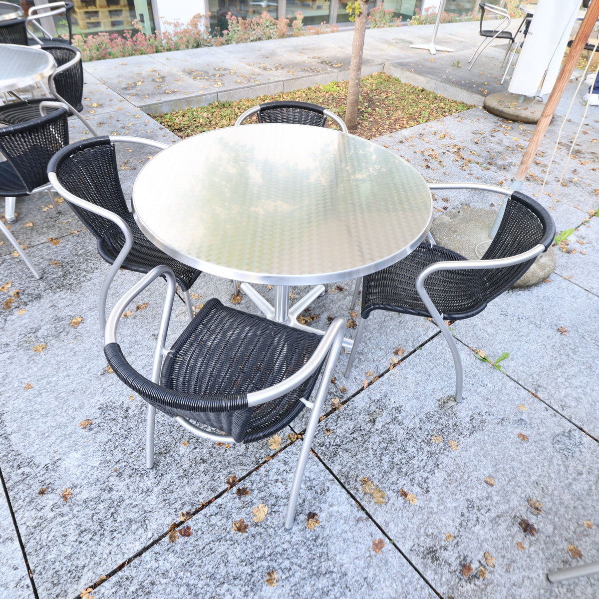 Indecasa Bistrotisch rund, Aluminium, Ø 94 cm gebraucht kaufen – Büroauflösung.ch