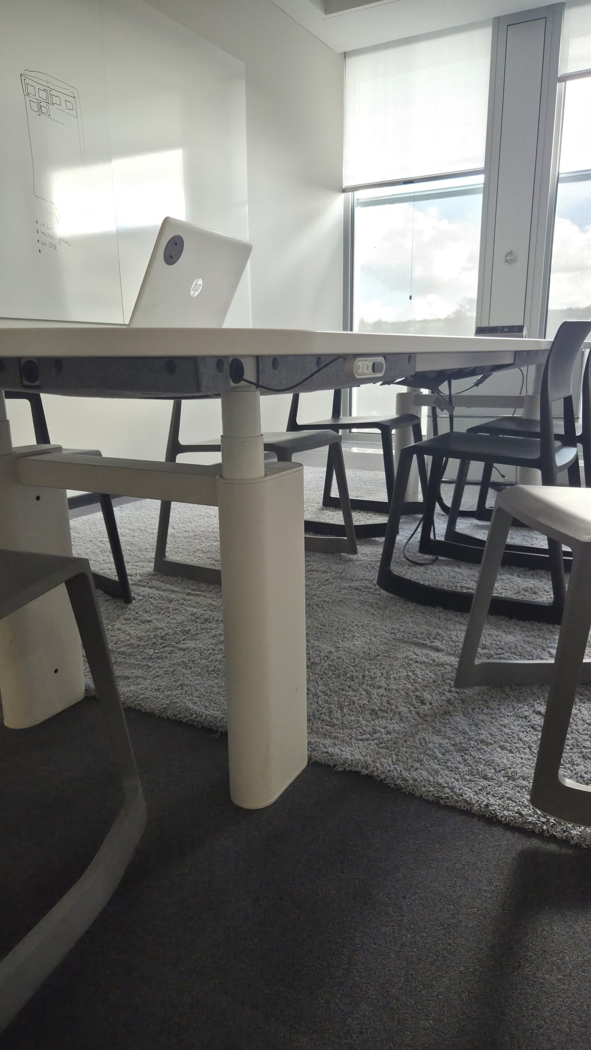 Bachmann Konferenztisch elektrisch höhenverstellbar, Weiss, 310×100 cm