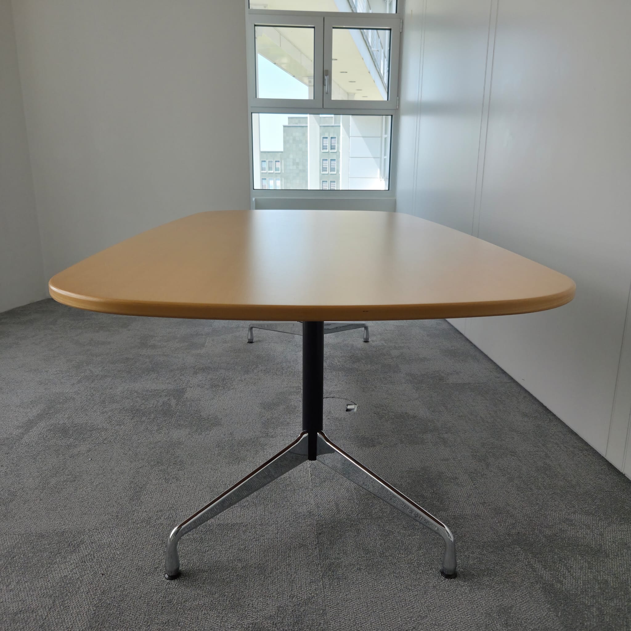 Vitra Segment Eames  Konferenztisch