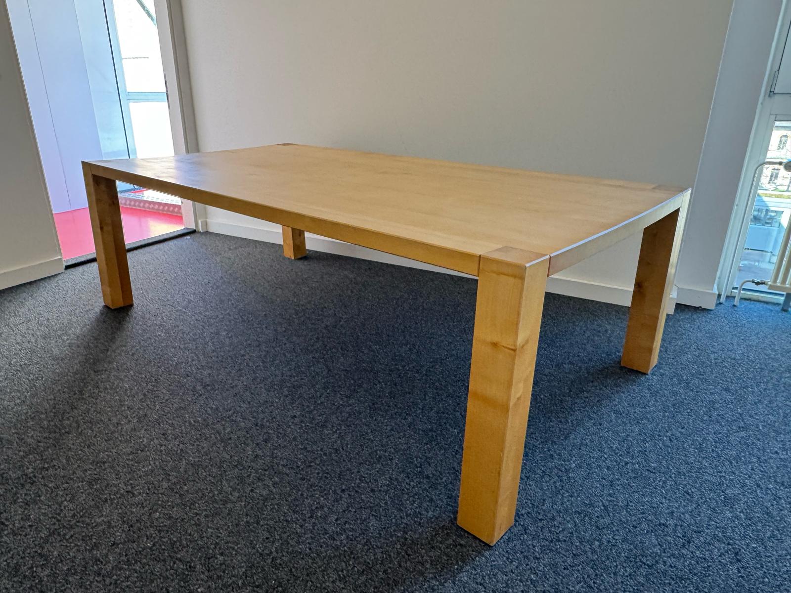 Holztisch 224 x 118 x 70 cm (L/B/H)