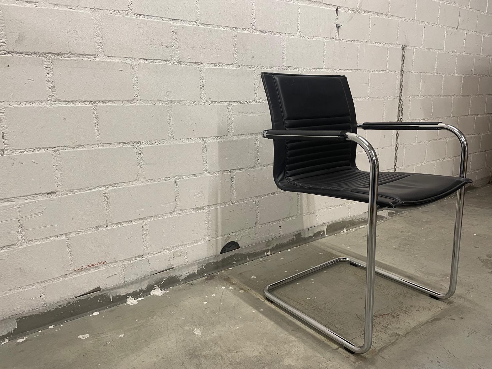 Artcollection Freischwinger Stuhl in schwarz