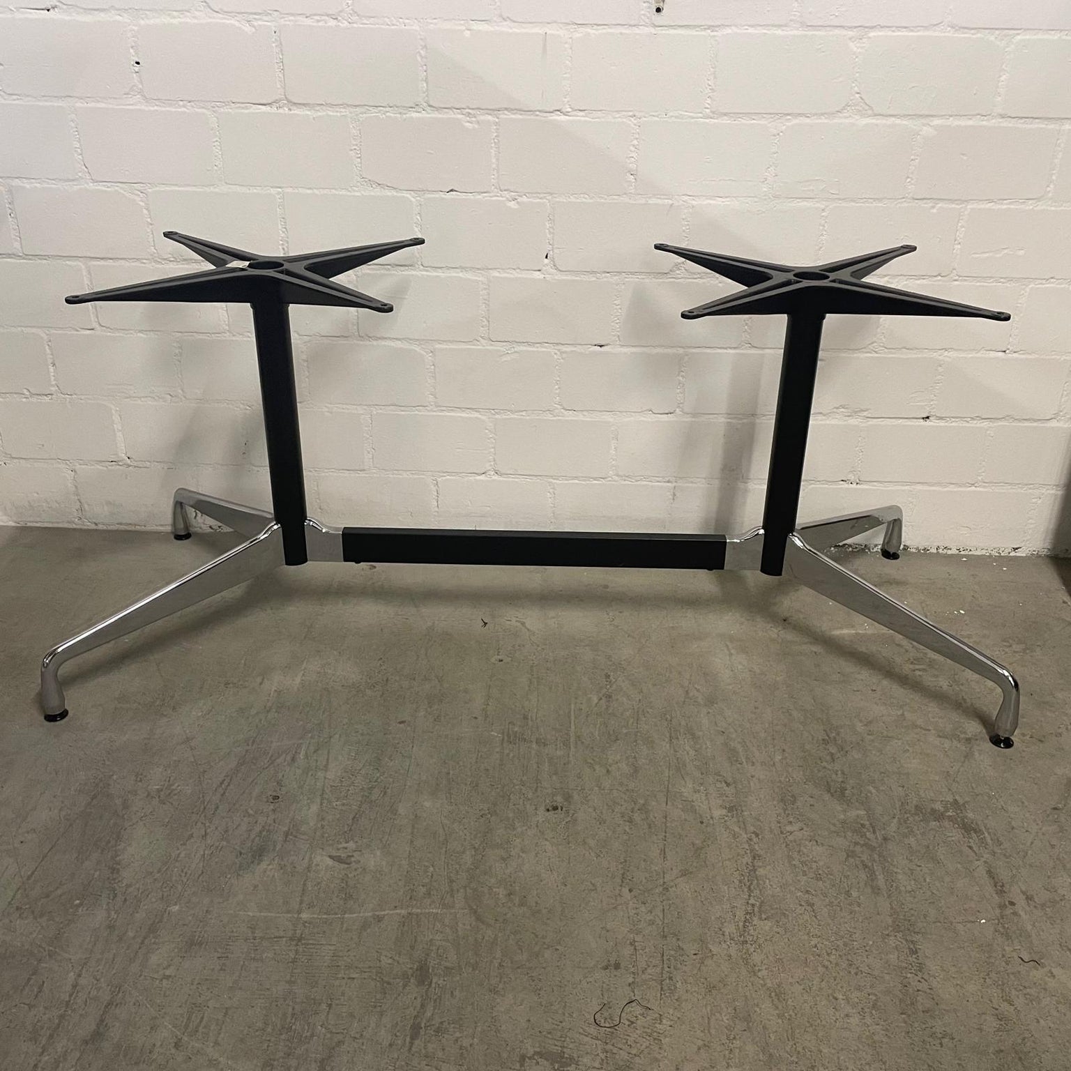 Vitra Eames Segment Tisch mit fabrikneuer Tischplatte