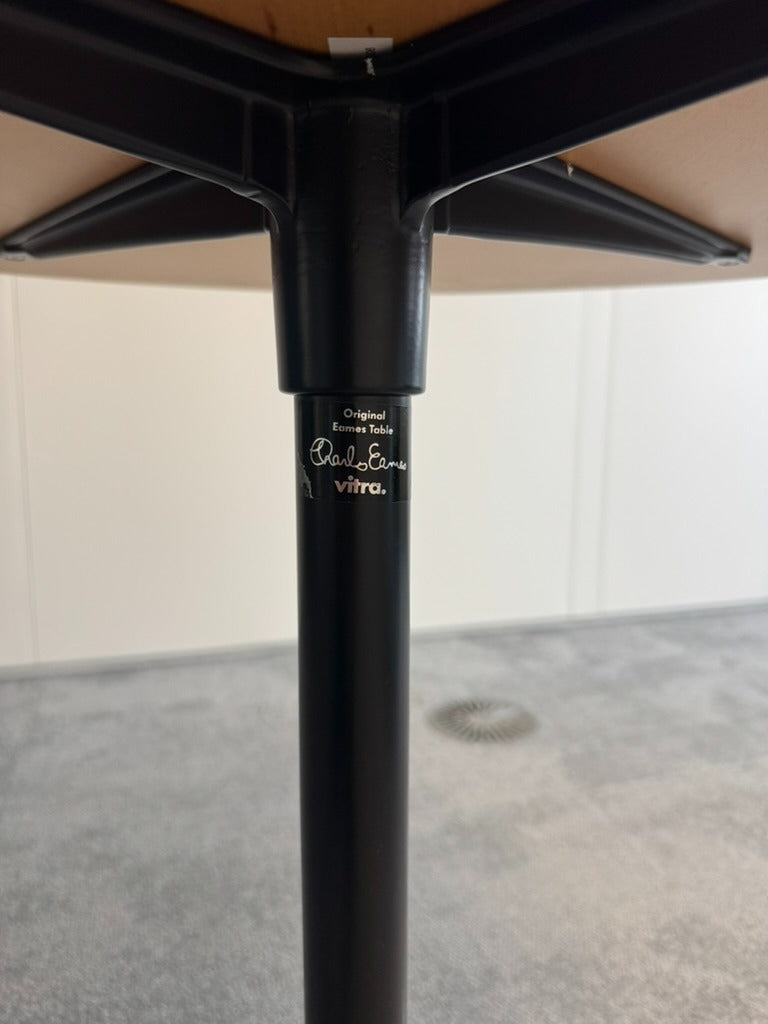 Vitra Eames Table