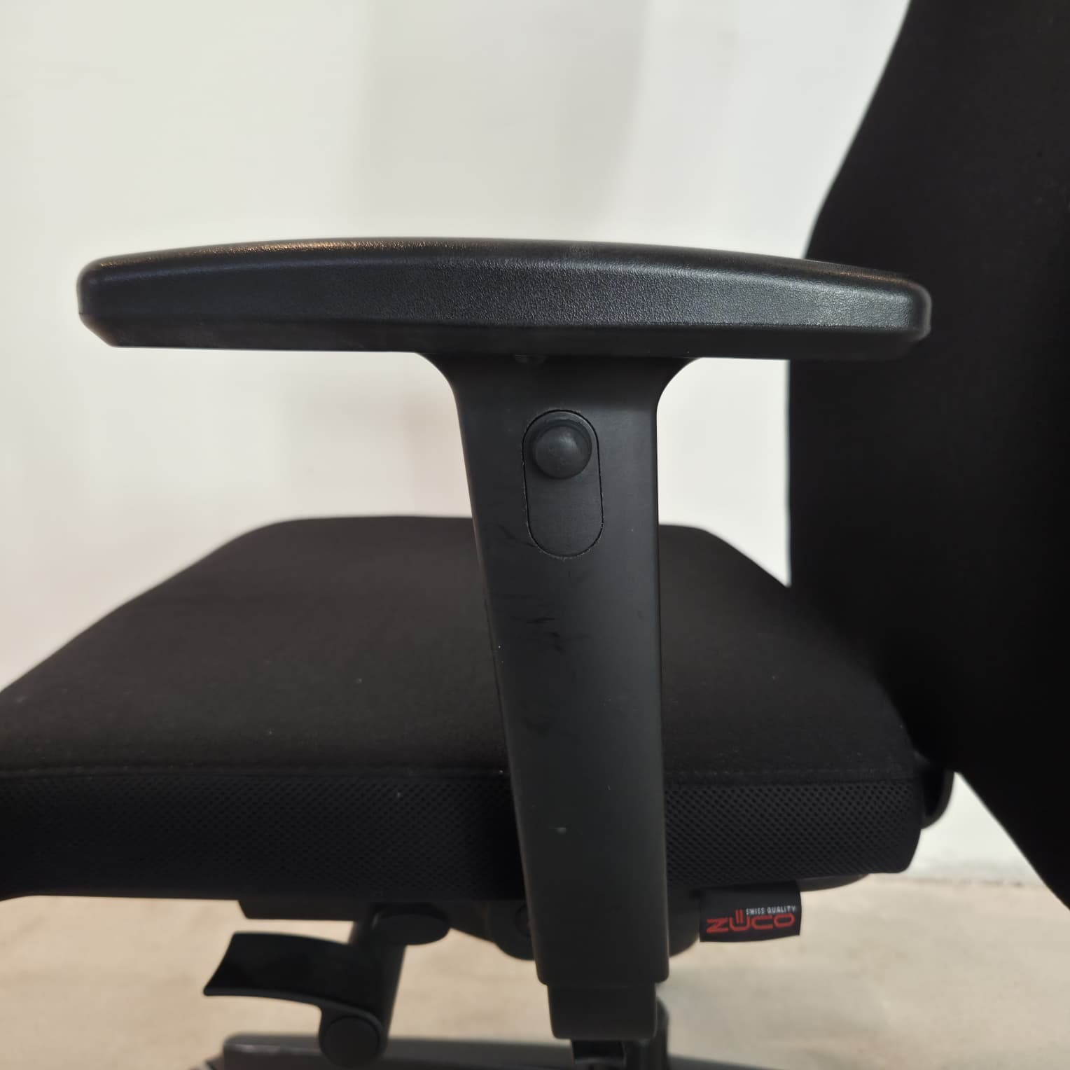 Züco Cubo Drehsessel | Schweizer Design-Bürostuhl mit hoher Lehne Schwarz