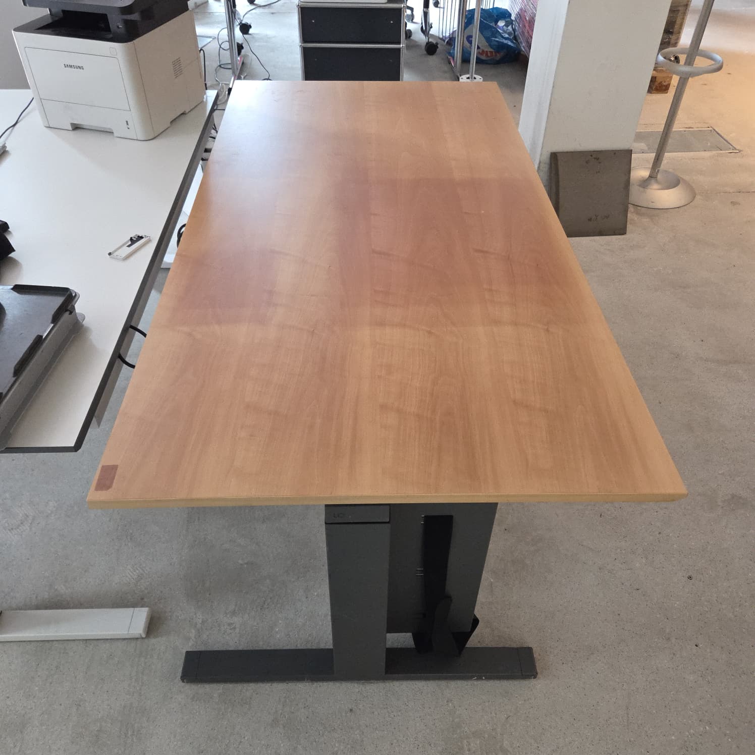 Lista Office LO Schreibtisch elektrisch höhenverstellbar – Schweizer Designklassiker Holz