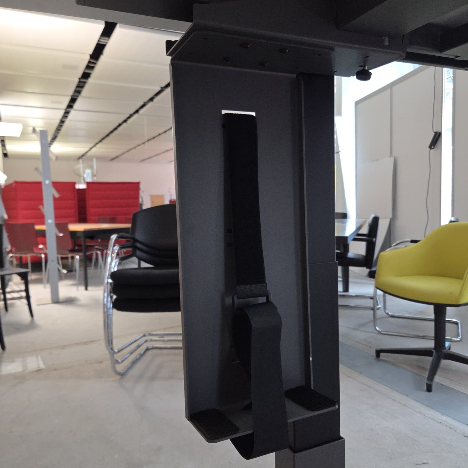 Lista Office LO Schreibtisch elektrisch höhenverstellbar – Schweizer Designklassiker Holz