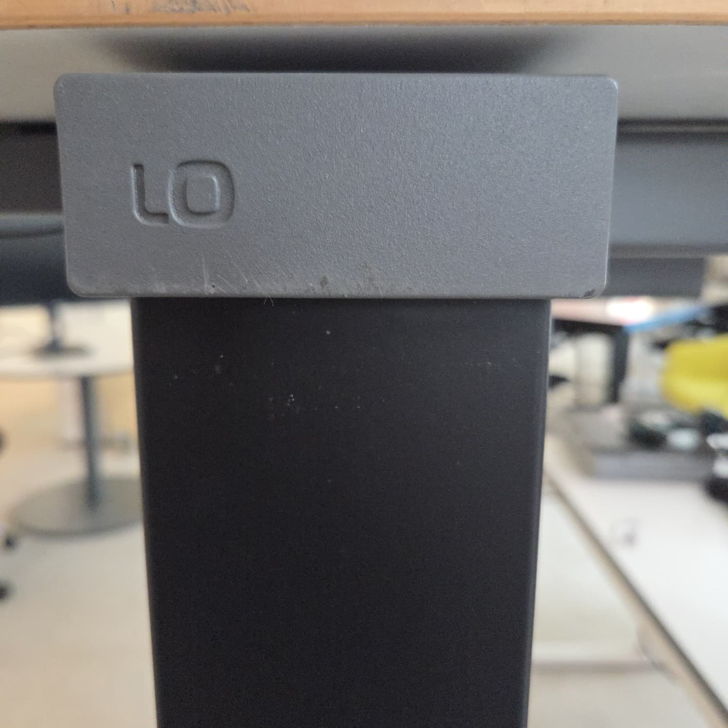 Lista Office LO Schreibtisch elektrisch höhenverstellbar – Schweizer Designklassiker Holz