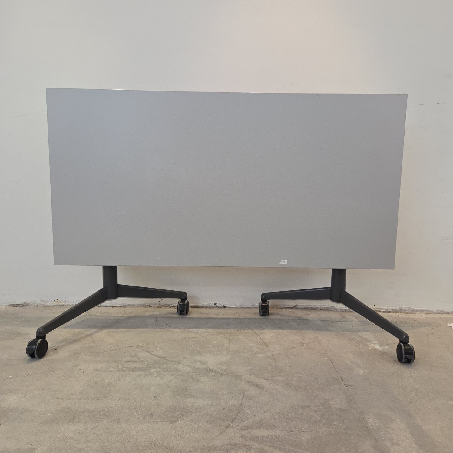 Werndl (Steelcase) FlipTop Klapptisch – Flexibler Design-Bürotisch auf Rollen (160 x 80 cm)