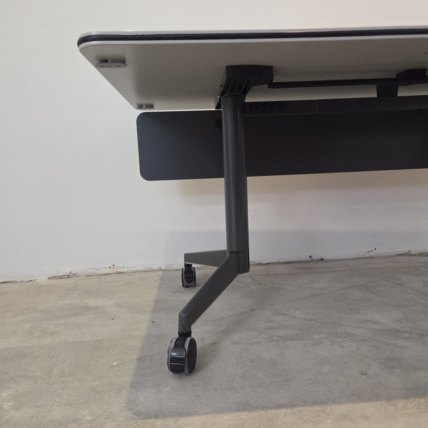 Steelcase Werndl Klapptisch 160x80cm – Mobiler Konferenztisch