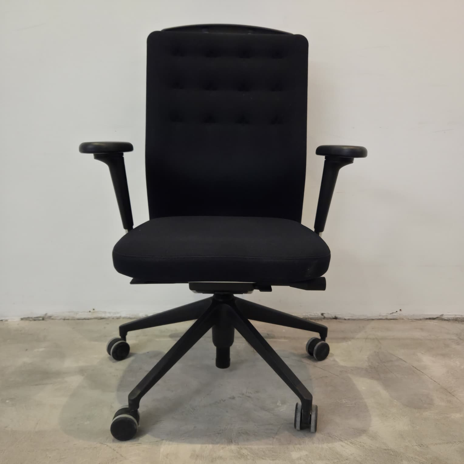 Vitra ID Trim Bürostuhl – Design Antonio Citterio – Schwarz