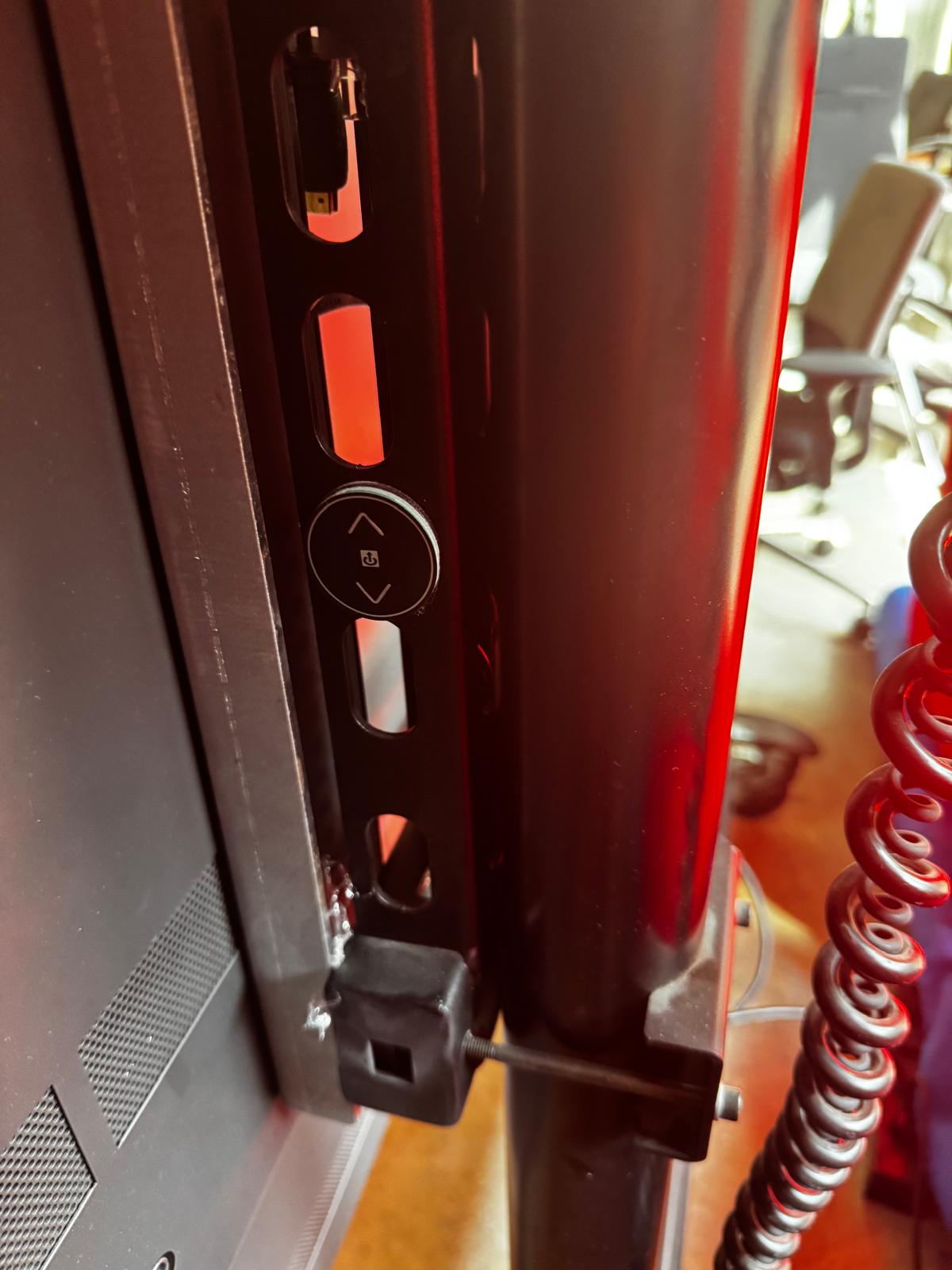 Microsoft Surface Hub 1596 84" Interaktives Whiteboard LIM 3840x2160 Pixel 4K | Intel Core i7 vierte Generation | Nvidia Quadro K2200 | SSD 128 GB | Ram 8 GB | Windows 10 Pro |