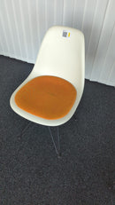 Vitra Eames Plastic Chair DSR, Creme, Polster Orange